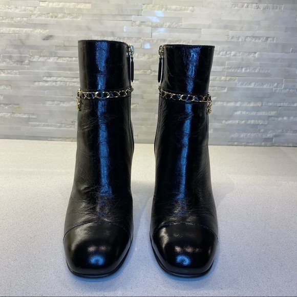 Chanel Short Boots with gold chain - Picture 7 of 12